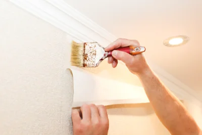 Pose de papier peint à Kergrist-Moëlou — revêtements muraux et toiles de verre